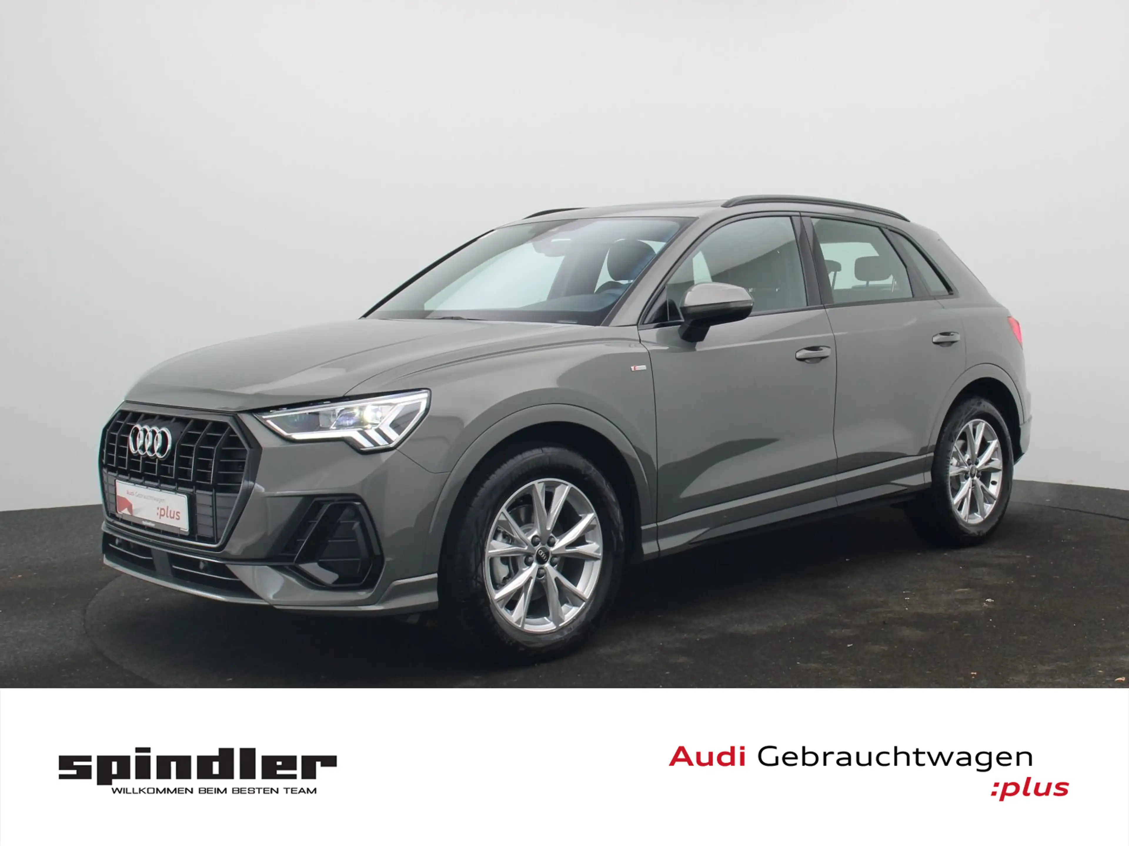 Audi Q3 S-Line 35 TFSI S-tronic / LED, Pano, AHK, RFK