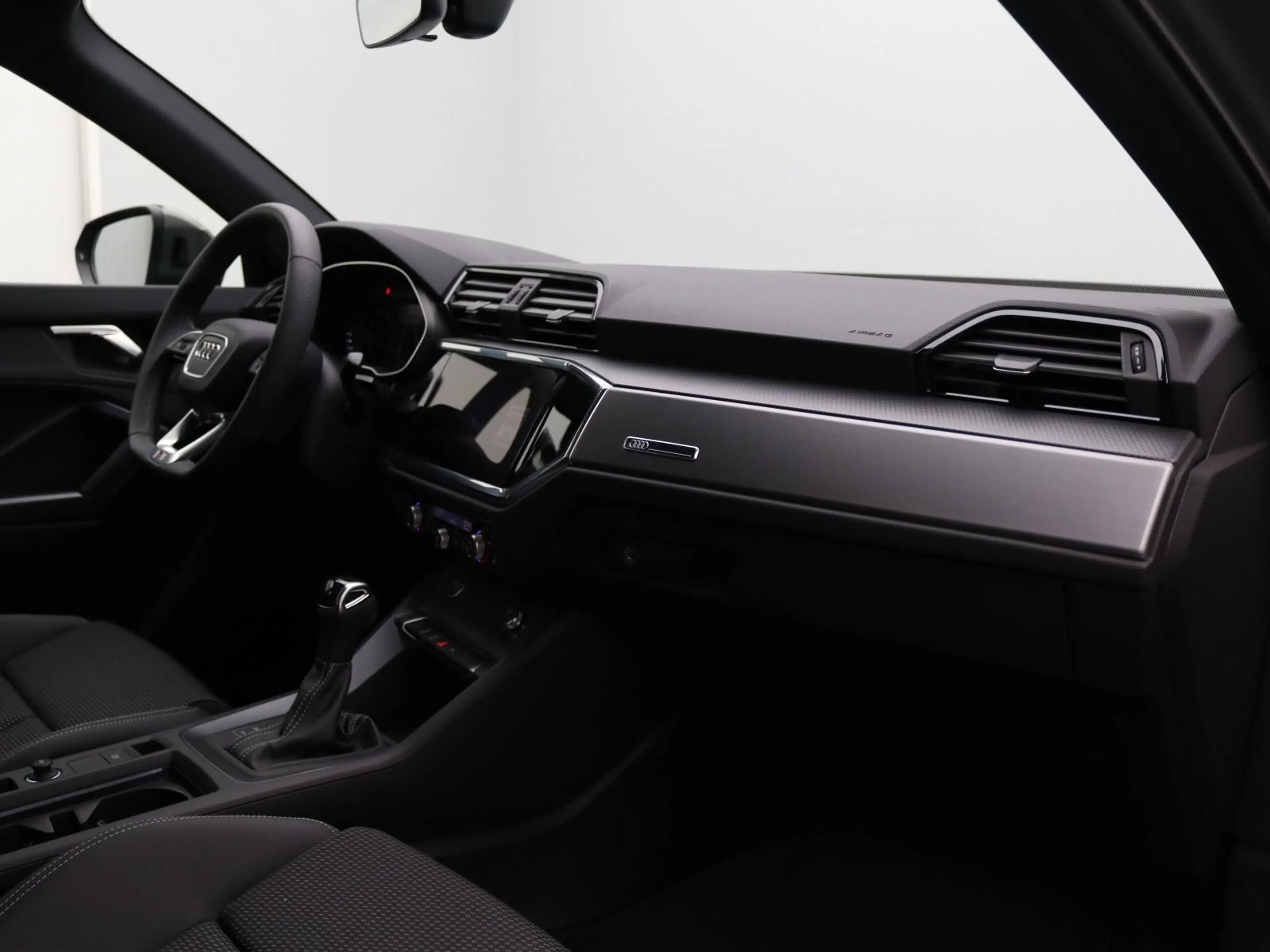 Audi Q3 S-Line 35 TFSI S-tronic / LED, Pano, AHK, RFK — photo 9