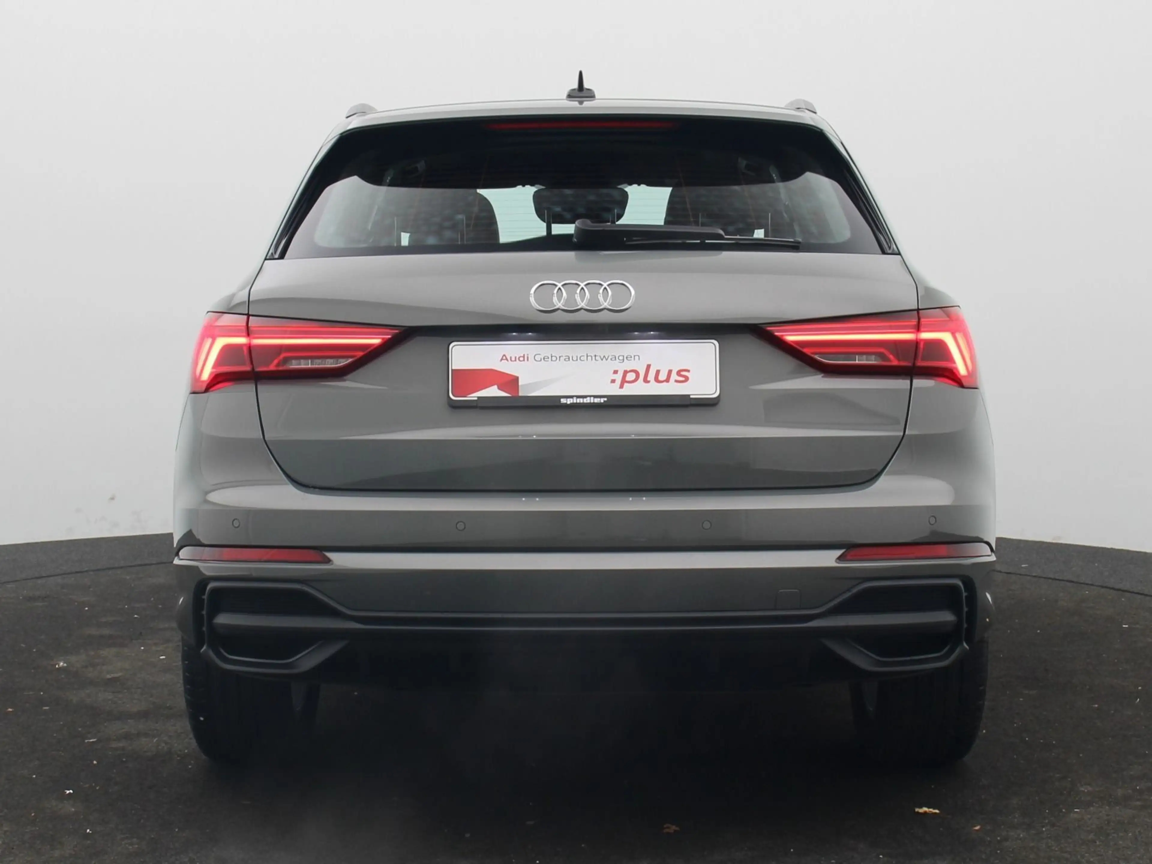 Audi Q3 S-Line 35 TFSI S-tronic / LED, Pano, AHK, RFK — photo 6