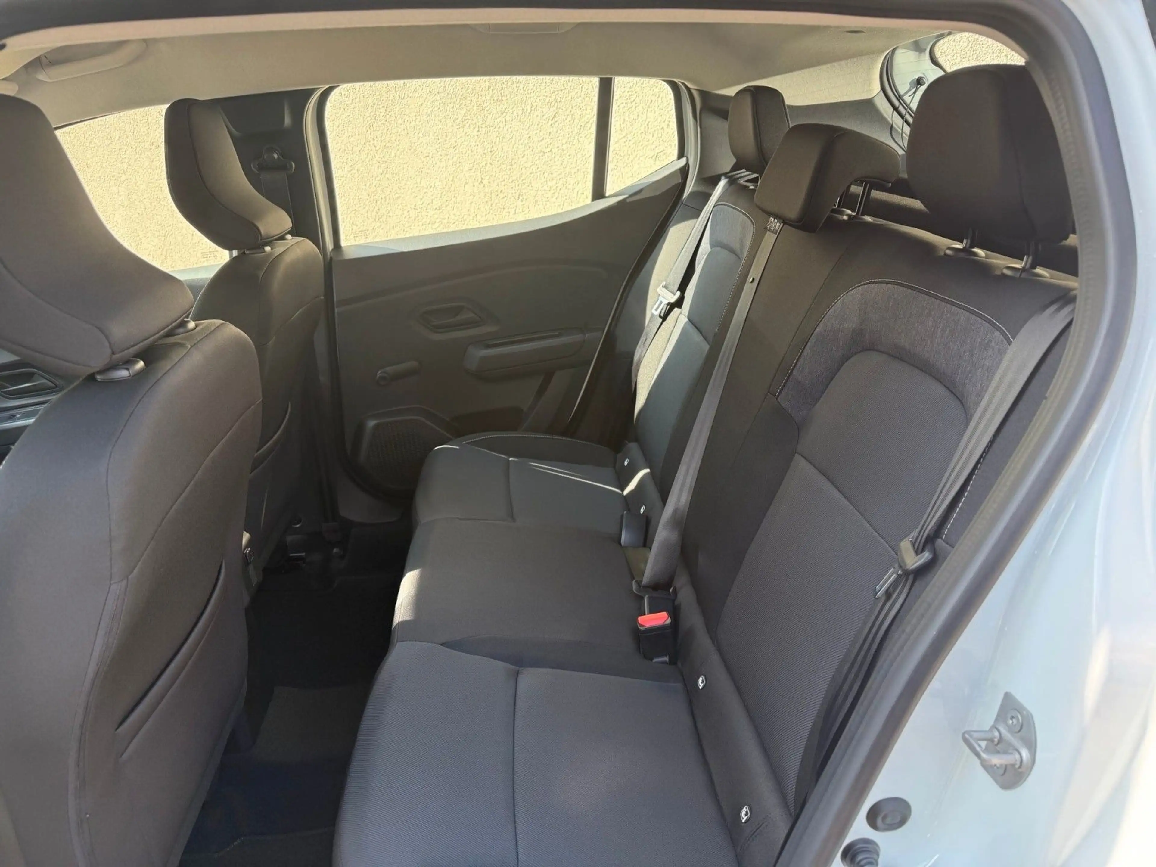 Dacia Sandero TCe 100 Essential — photo 8