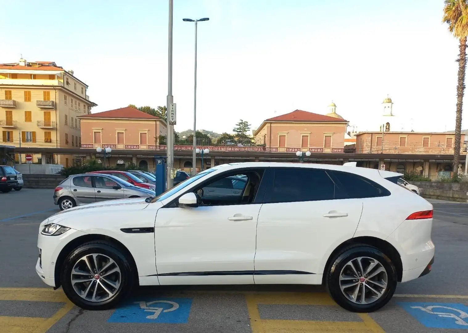 Jaguar F-Pace F-Pace 2.0d R-Sport Dynamic awd 180cv auto Blanco - 2