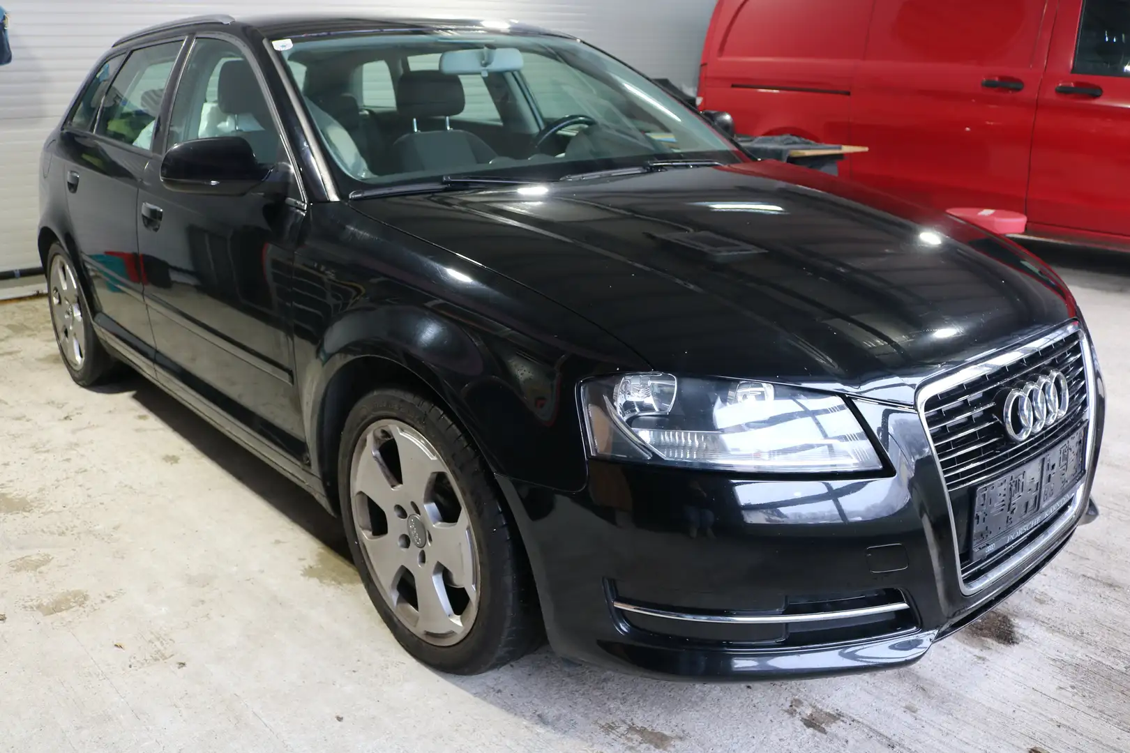 Audi A3 1.6 TDI Attraction Schwarz - 2