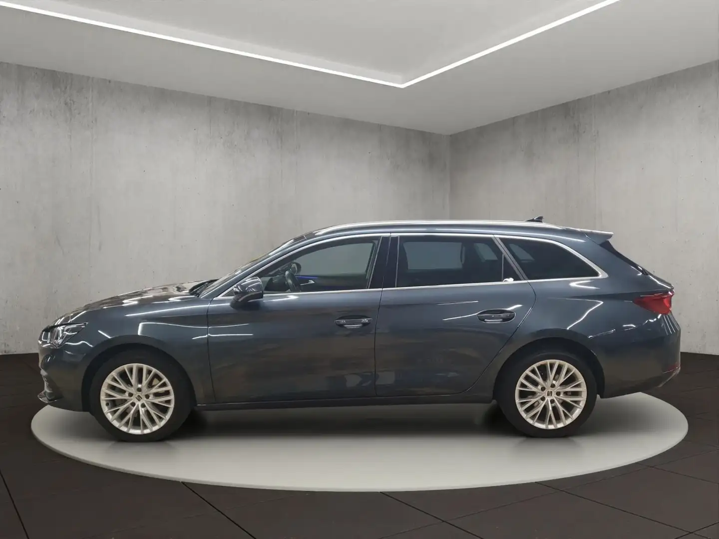 SEAT Leon Sportstourer XCELLENCE Grau - 2