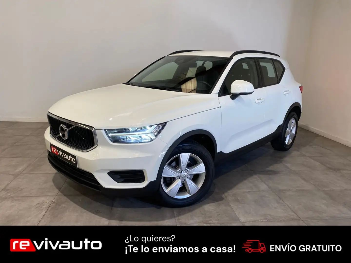 Volvo XC40 T2 Momentum Core Wit - 2