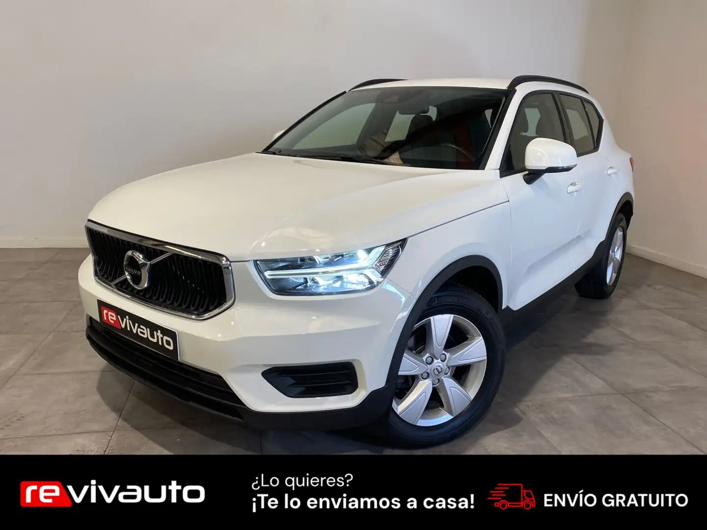 Volvo XC40 T2 Momentum Core Wit - 1