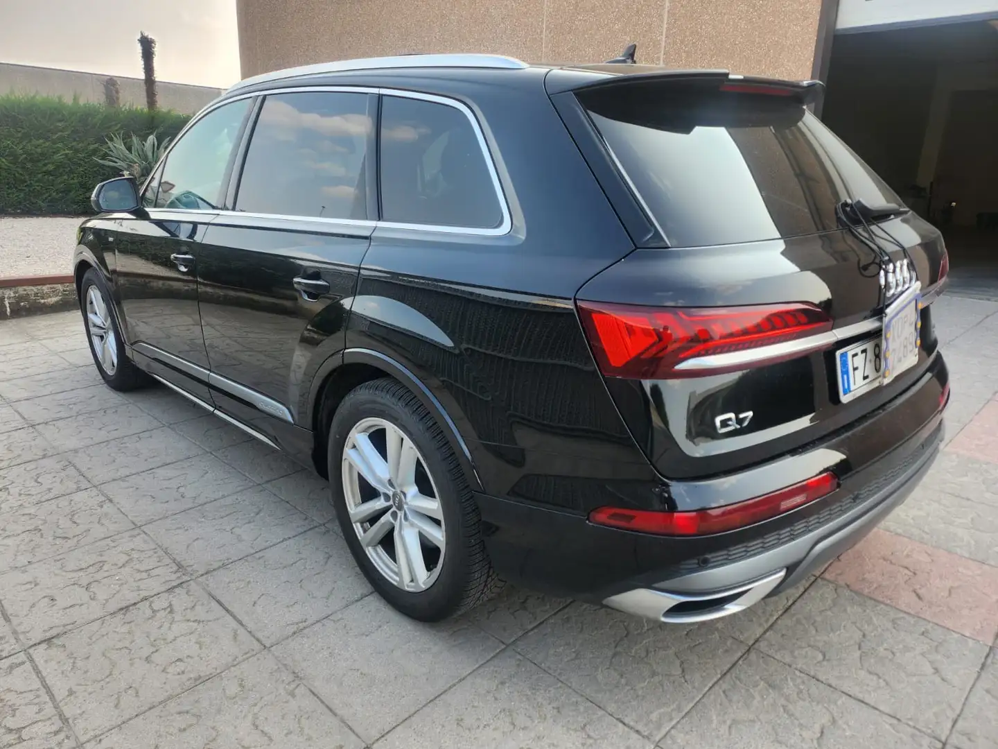 Audi Q7 5.0 tdi quattro s-line 7 posti full Noir - 2