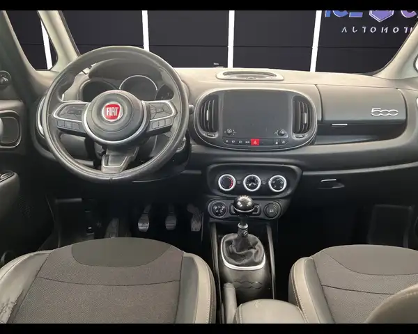 Fiat 500L view 10