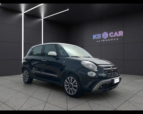 Fiat 500L view 3
