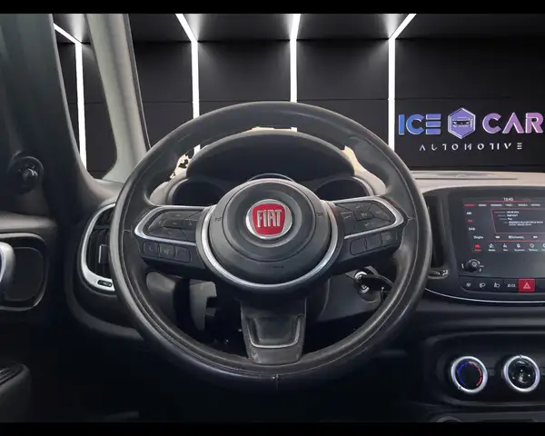 Fiat 500L view 11