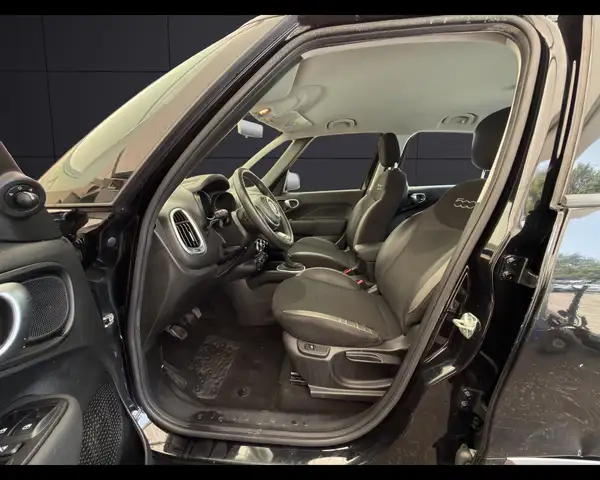 Fiat 500L view 9