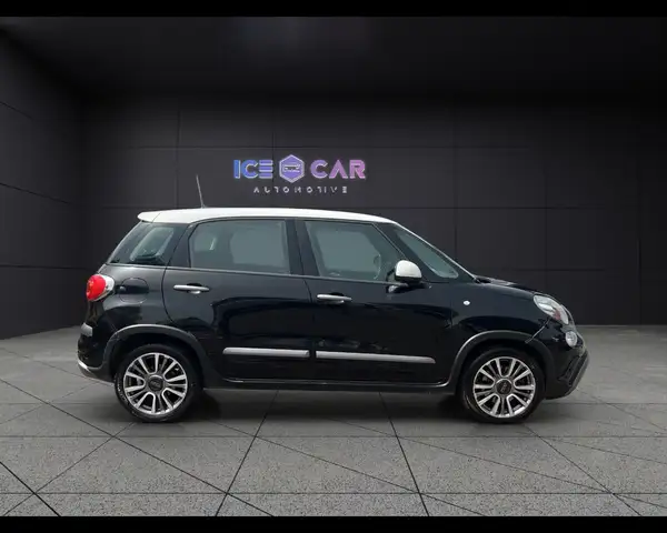 Fiat 500L view 4