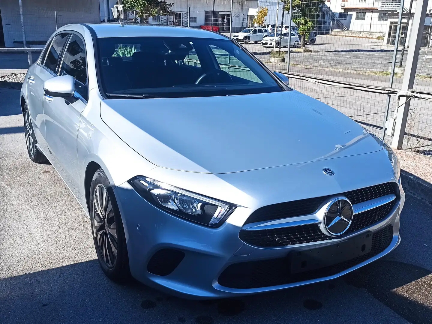 Mercedes-Benz A 180 d 2.0 116CV **AUTOM.+LED+LUCI AMB.+UNIPRO+FULL** Argent - 1