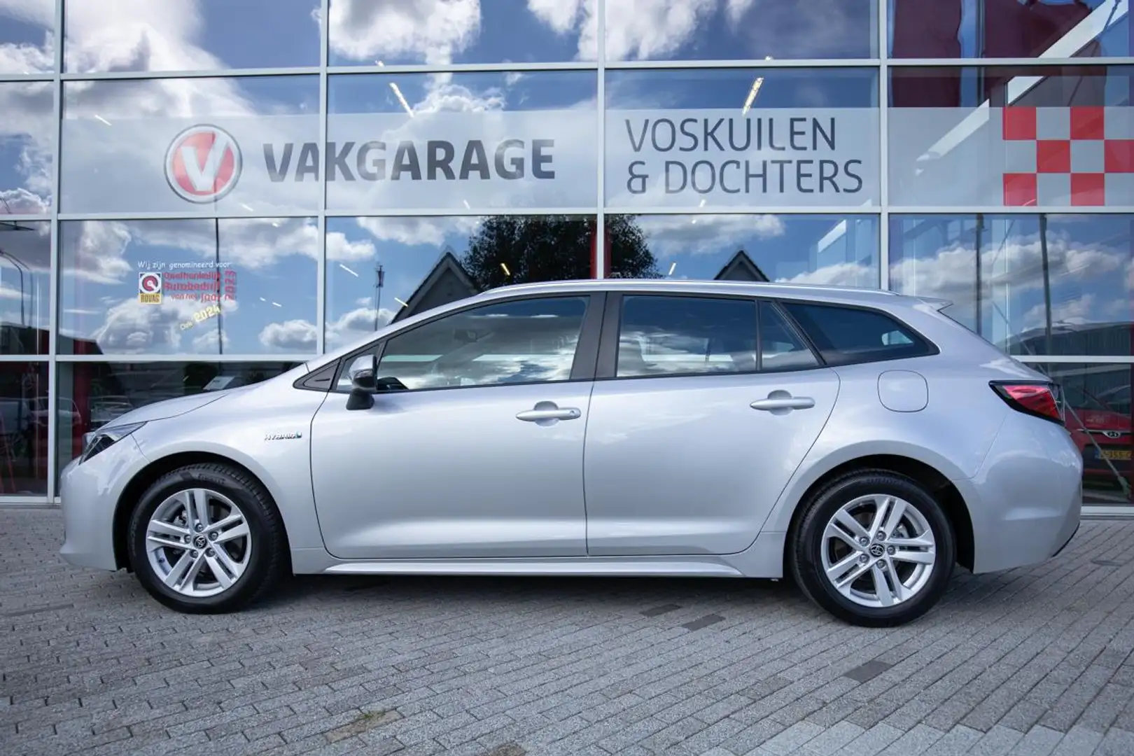 Toyota Corolla Touring Sports 1.8 Hybrid Business | Navi | Carpla Gris - 2