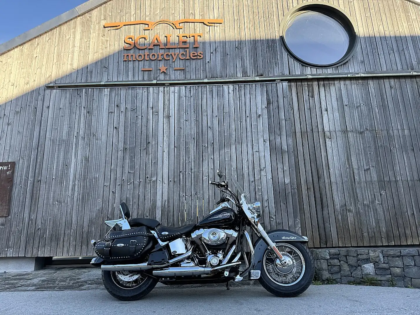 Harley-Davidson FLSTC Heritage Softail Classic Schwarz - 2