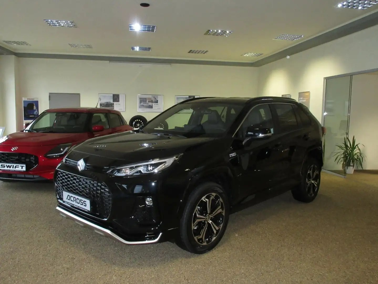 Suzuki Across 2.5 Plug-In Hybrid Comfort+ E-Four Schwarz - 1