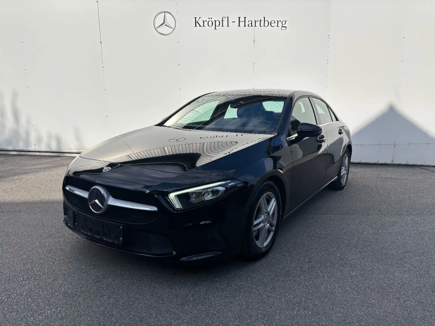 Mercedes-Benz A 180 Limousine Style PTS Shz LED MBUX CarPlay Schwarz - 2