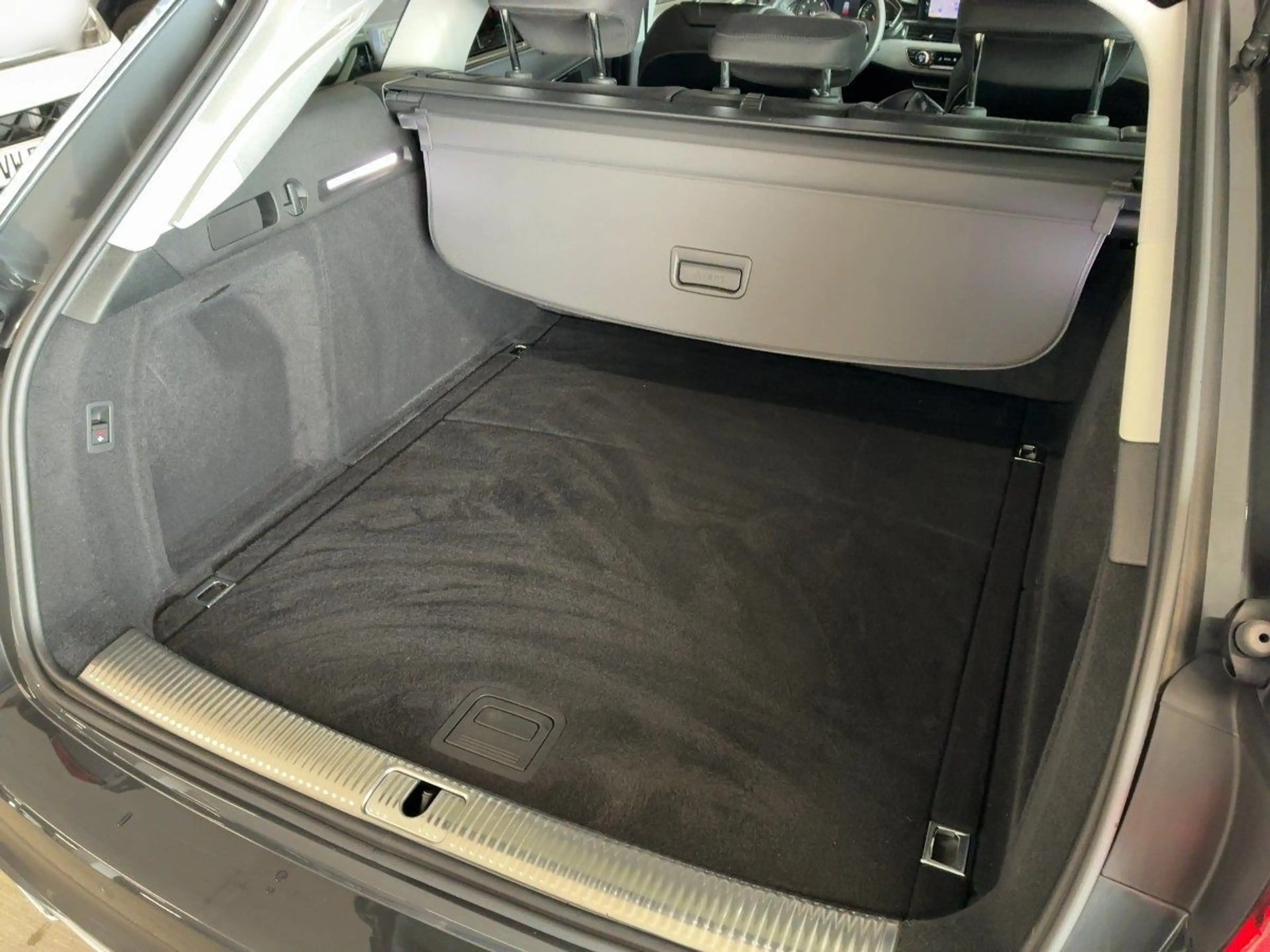 Audi A4 40 TFSI S tronic advanced AHK DAB PDC S — photo 10