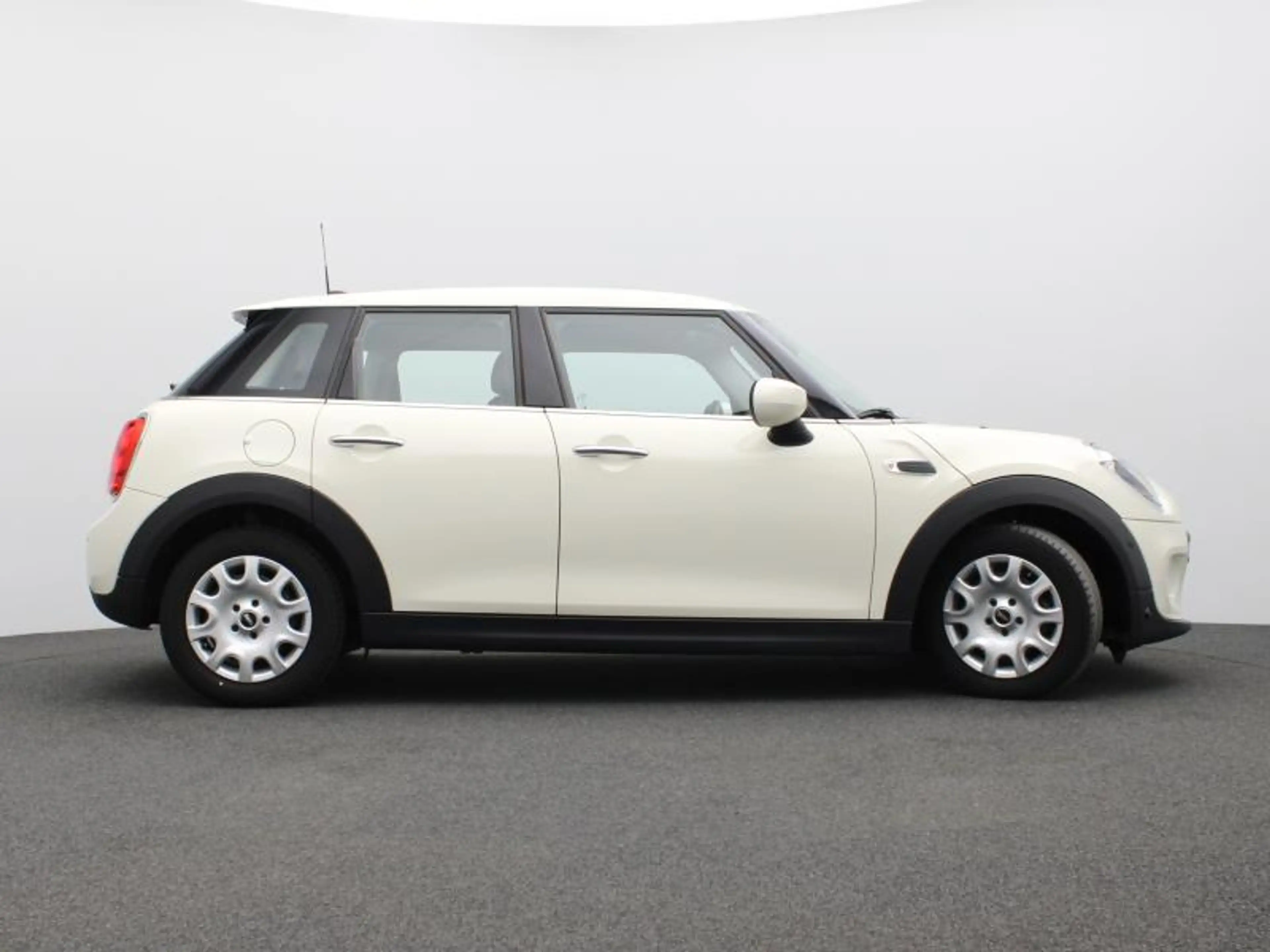MINI One 5drs — photo 3