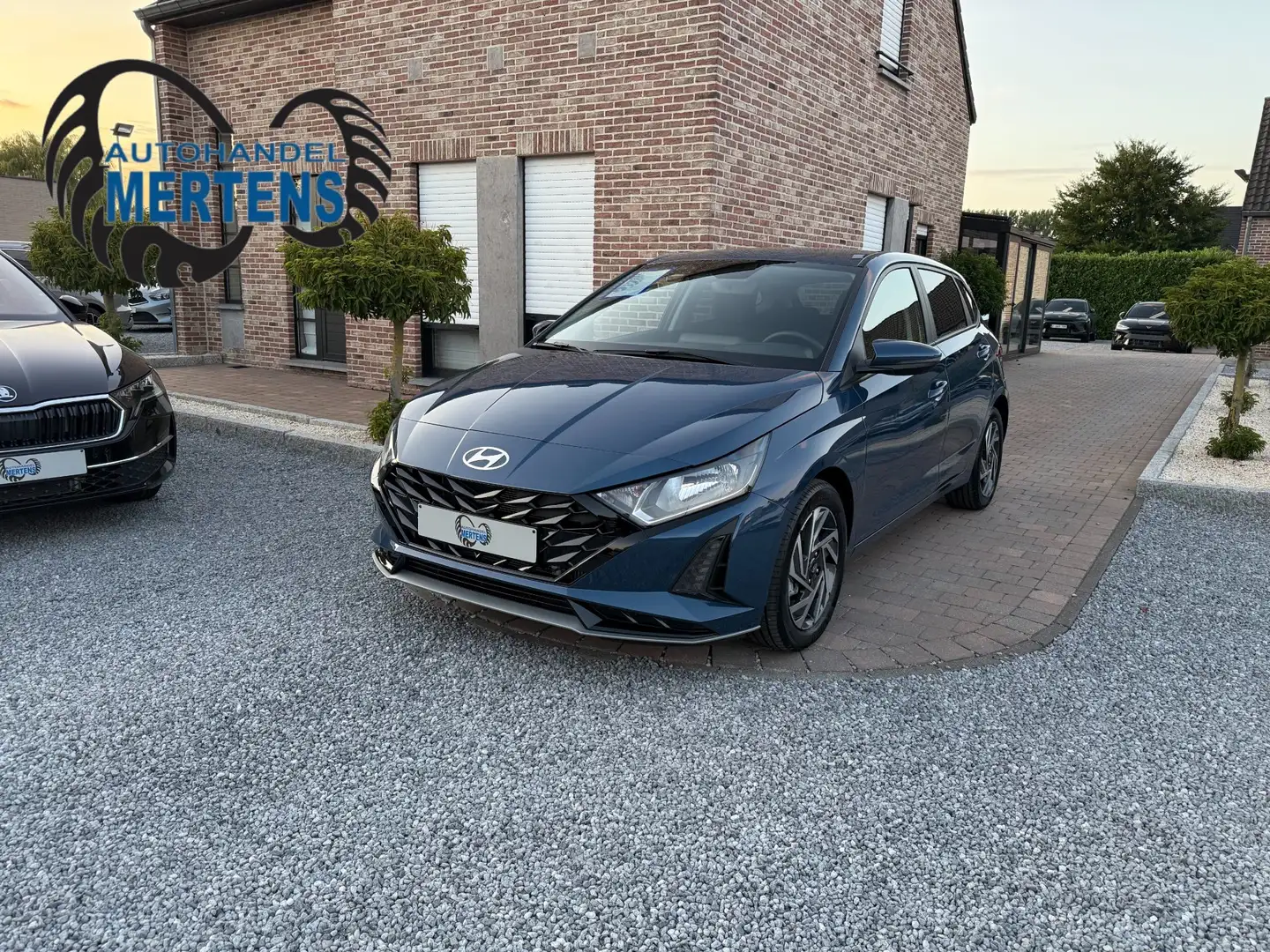 Hyundai i20 FAMILY 1.0 T-GDI 100PK DCT AR/CAM NAV NIEUW 0KM Bleu - 1
