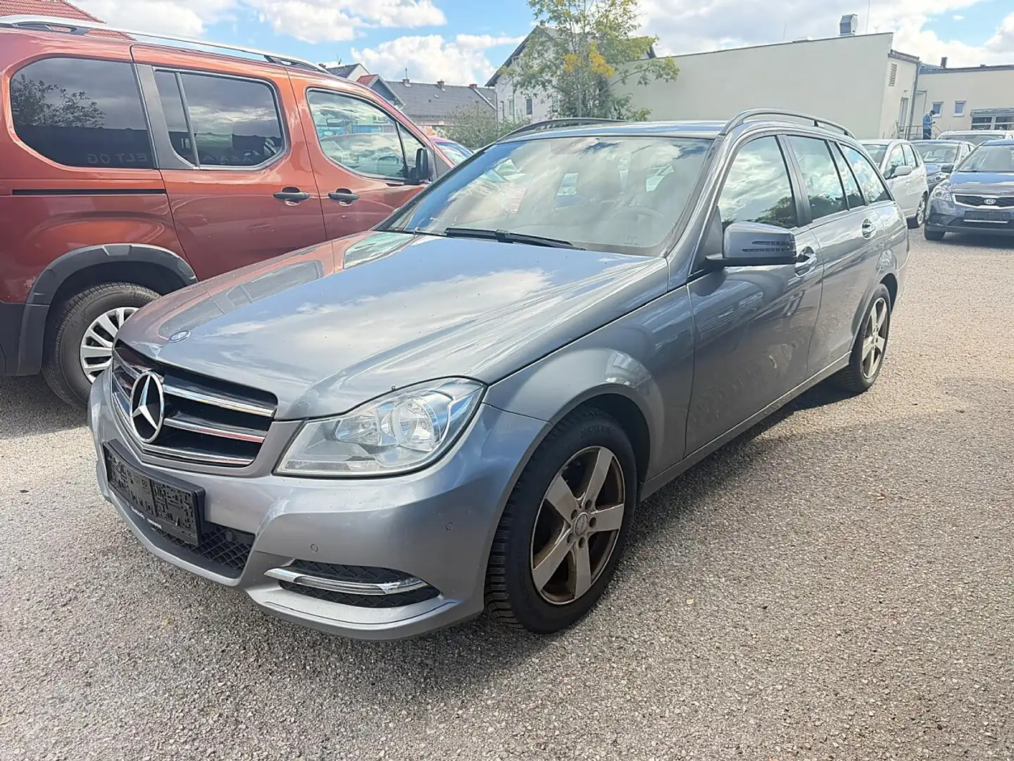 Mercedes-Benz C 180 T CDI Avantgarde BlueEfficiency Aut. Grau - 2