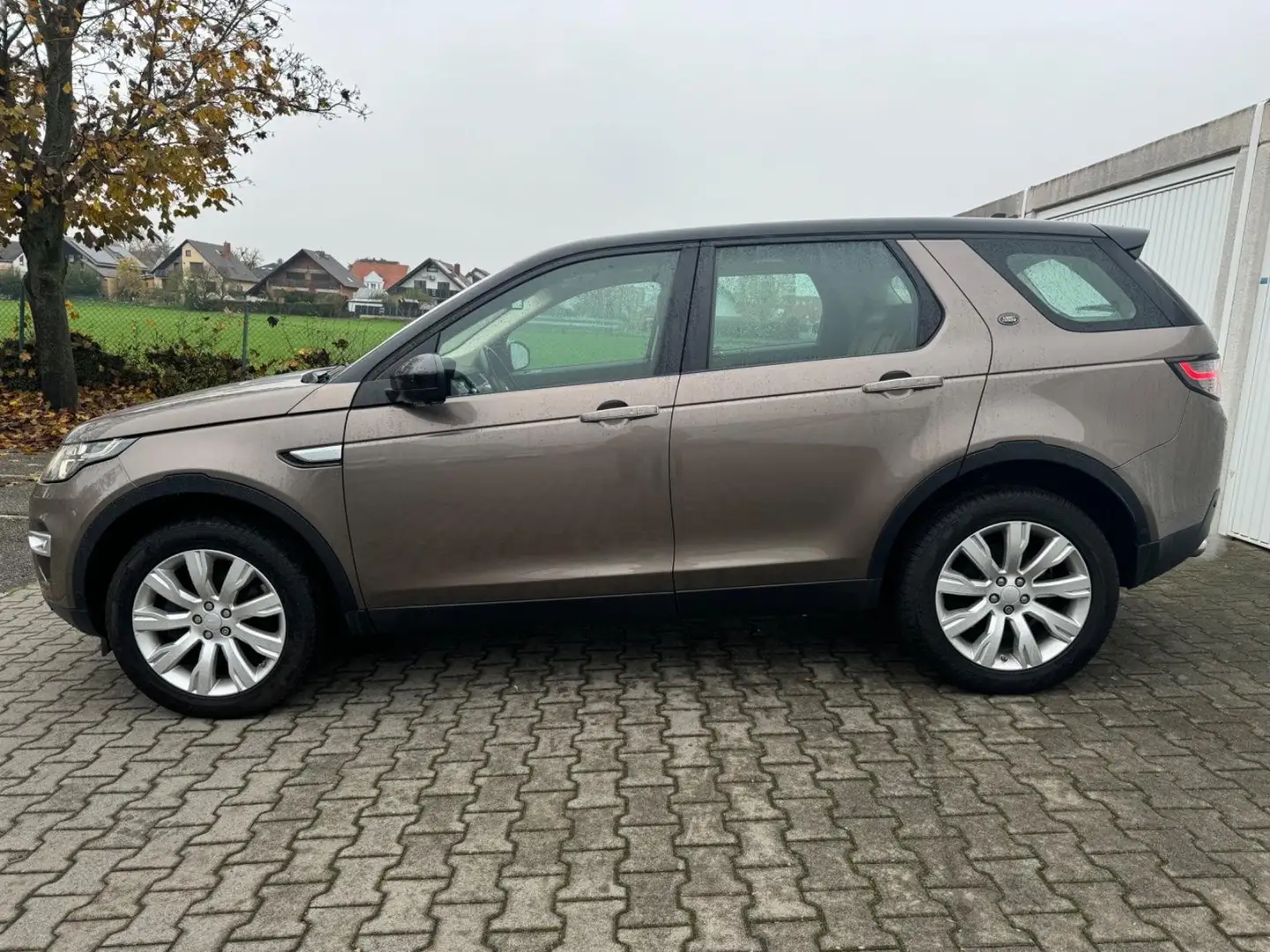 Land Rover Discovery Sport Discovery Sport 2.2 HSE Luxury Braun - 2