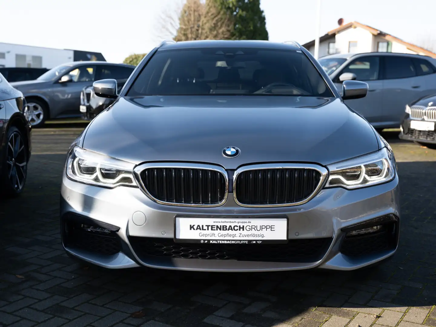 BMW 540 i Touring xDrive M-Sport PANO HUD LED NAVI Blau - 2