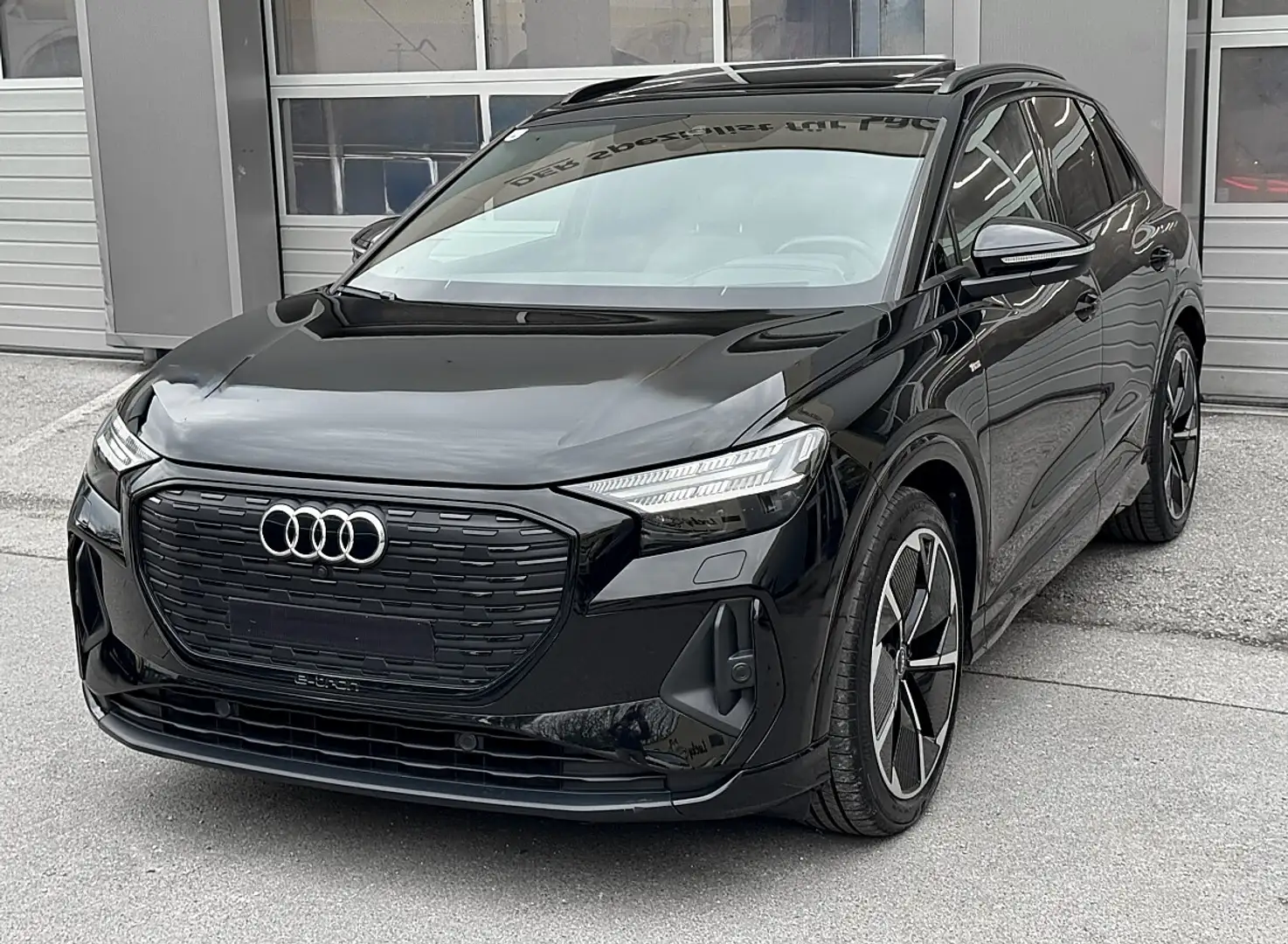 Audi Q4 e-tron Q4 S-Line 50 e-tron quattro 82KWh Schwarz - 1