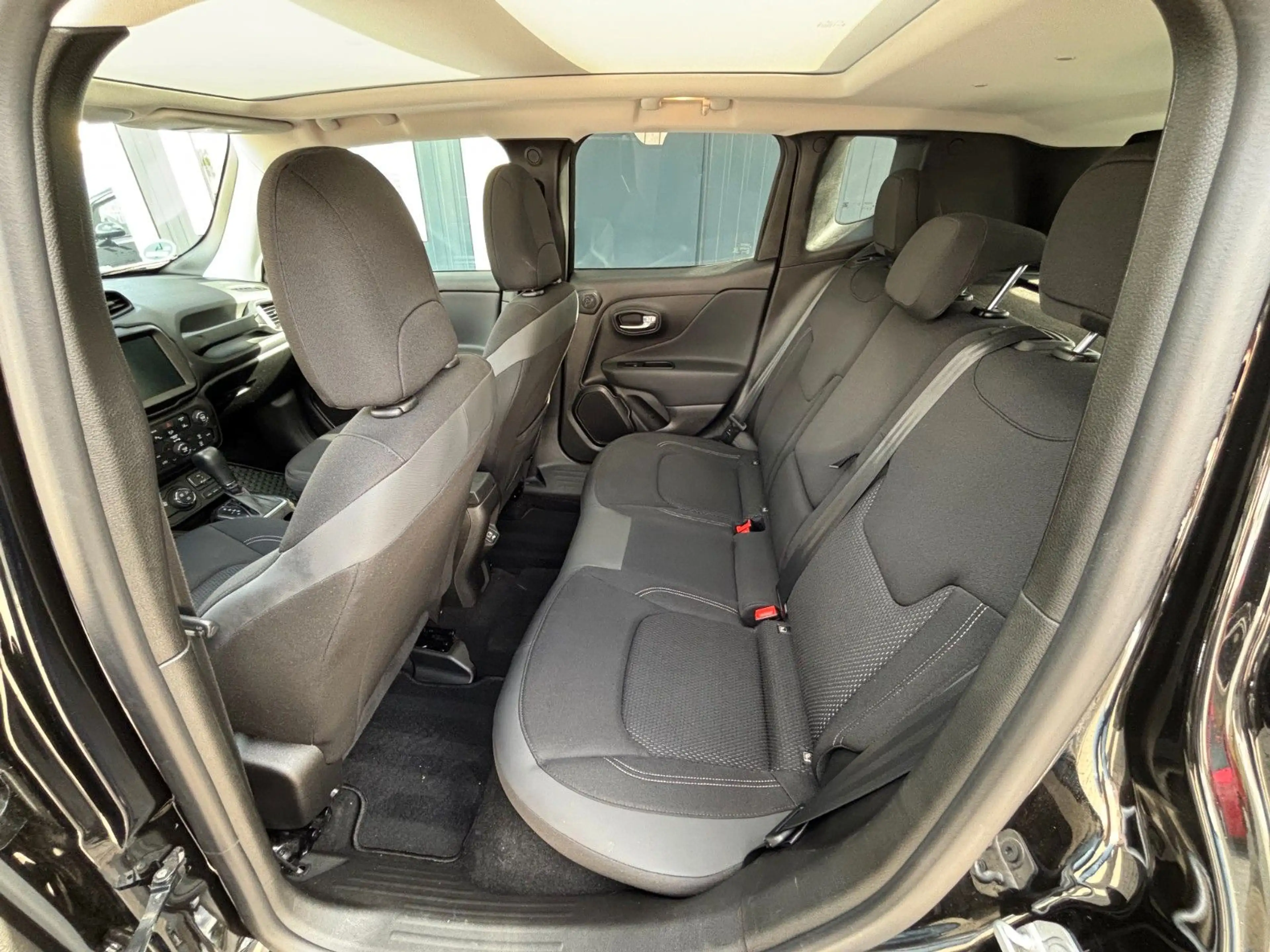 Jeep Renegade S Plug-In-Hybrid Plus 4xe — photo 11
