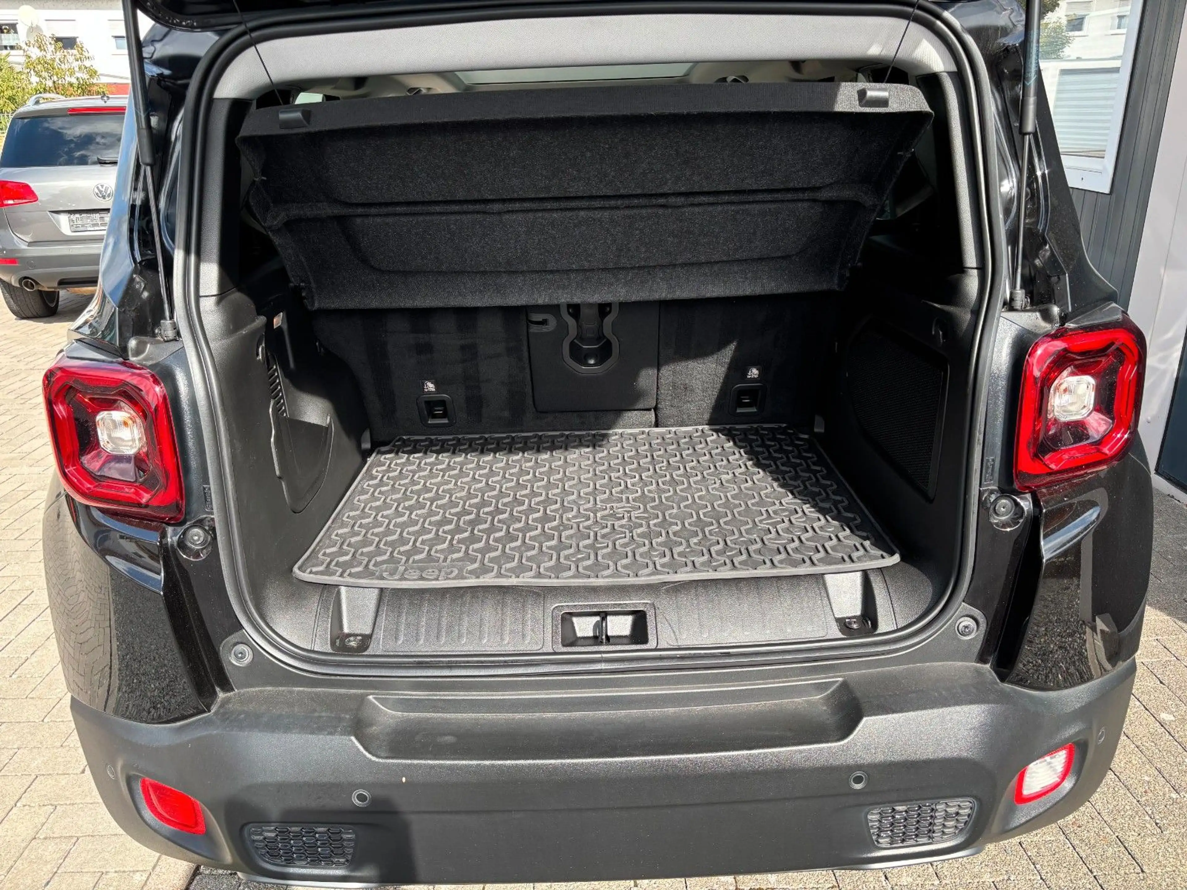 Jeep Renegade S Plug-In-Hybrid Plus 4xe — photo 12