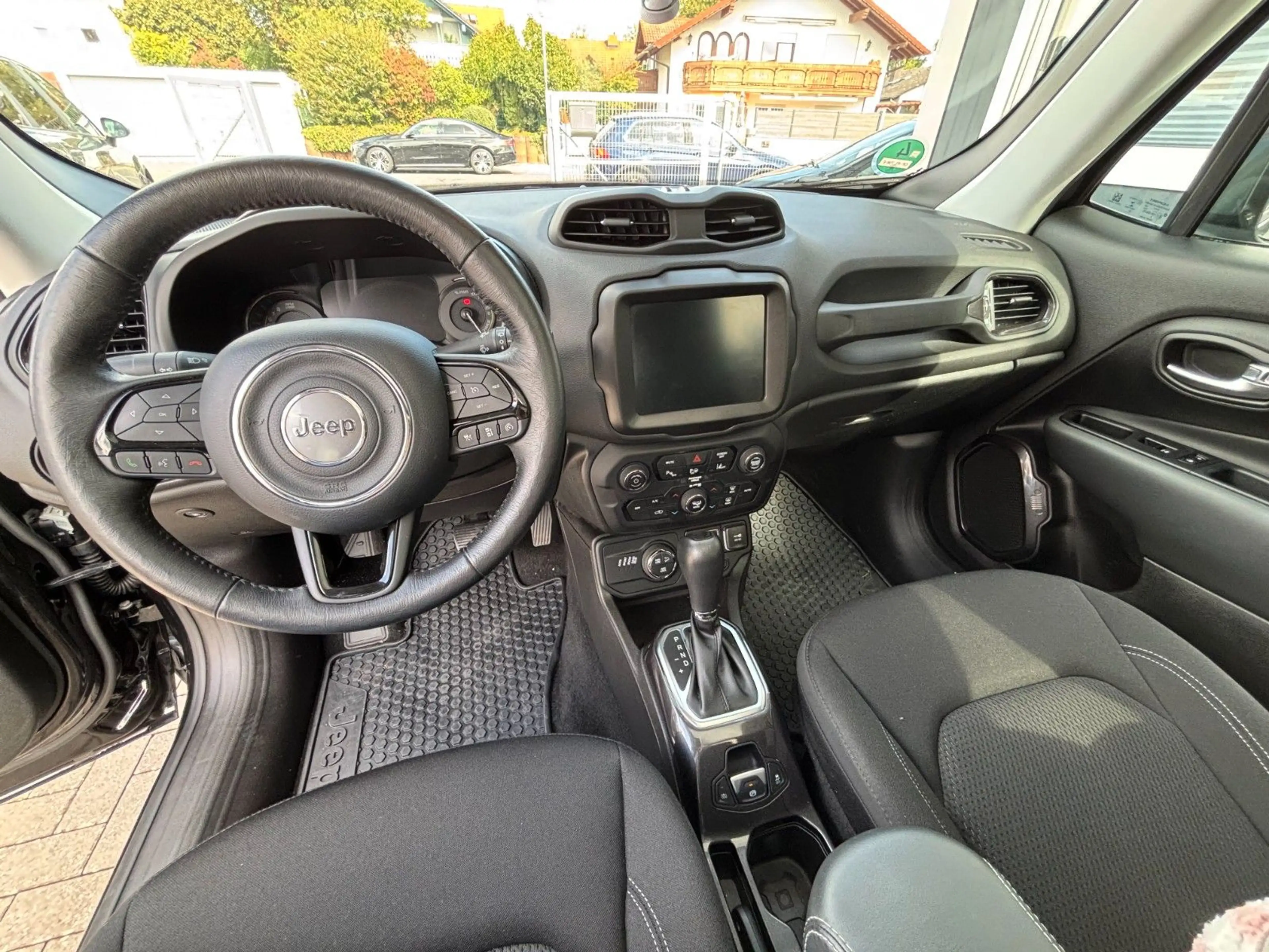 Jeep Renegade S Plug-In-Hybrid Plus 4xe — photo 9