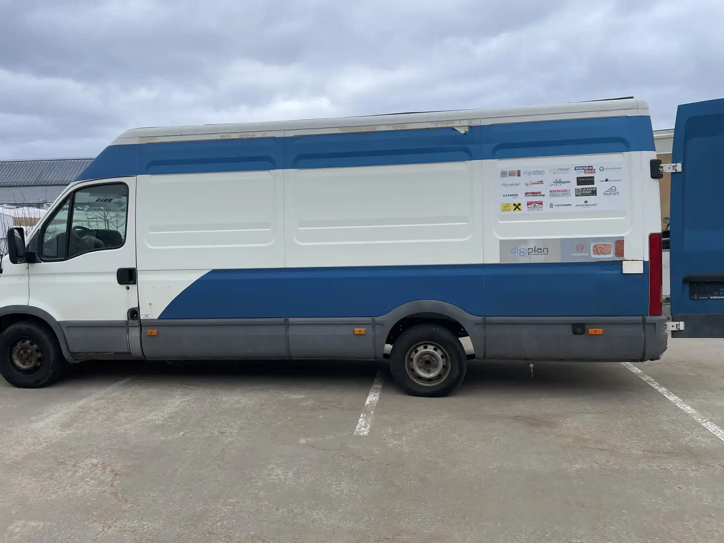 Iveco Daily Daily 35 S 12 C/P 3000L HD 2,3 TD Weiß - 2