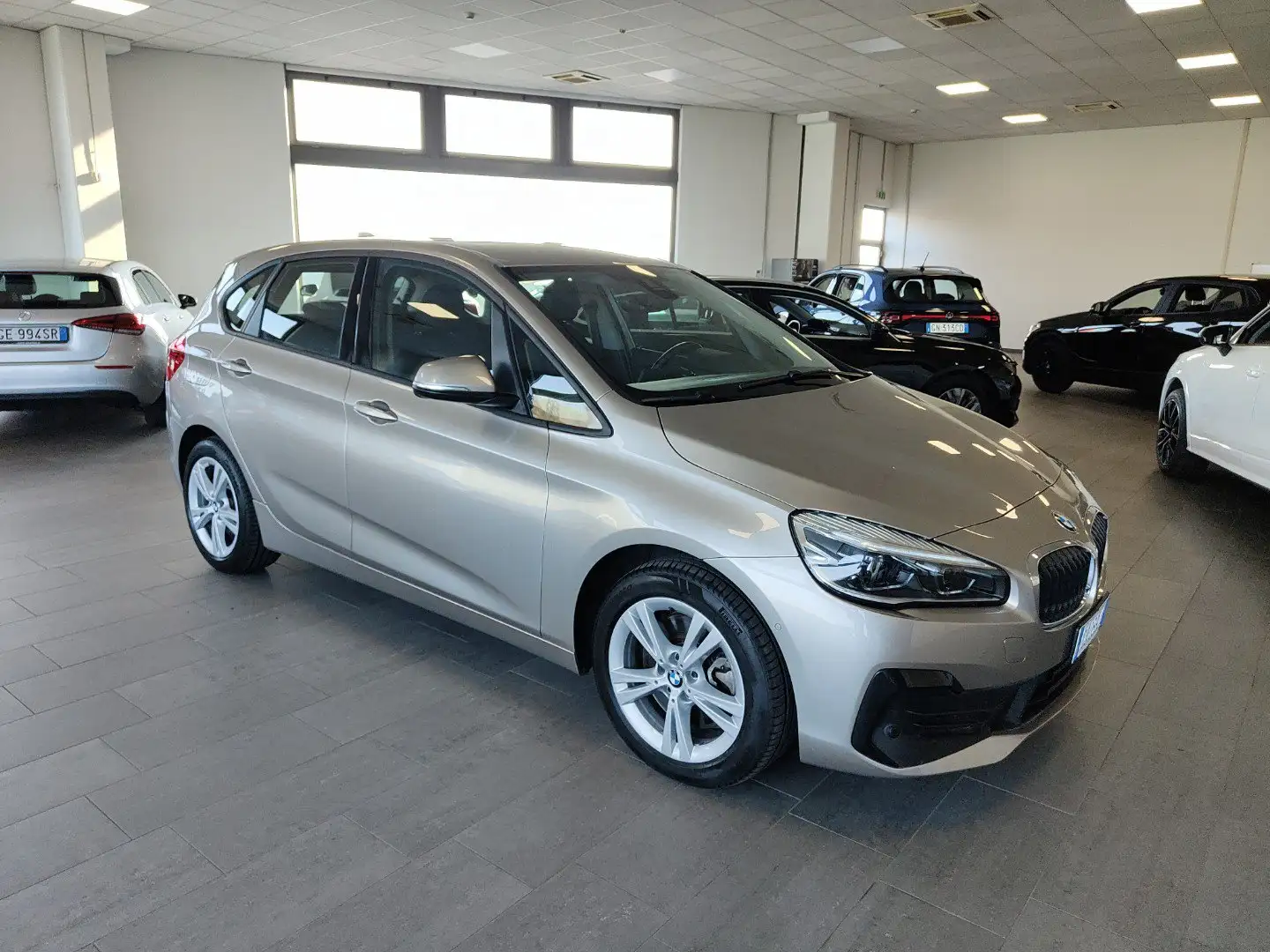 BMW 225 xe A.T iPerformance Auto Navi Sensori FariLED Grigio - 2