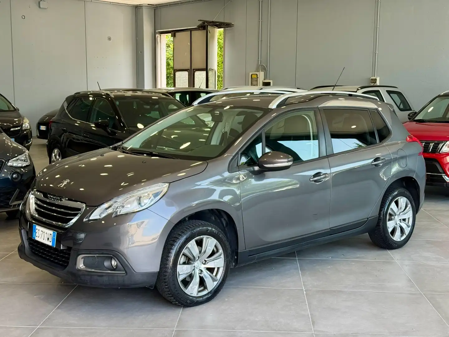 Peugeot 2008 1.2 VTi 82CV Allure Grigio - 1