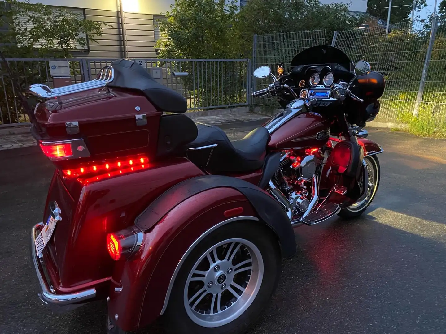 Harley-Davidson Trike FLHTCUTG crvena - 2