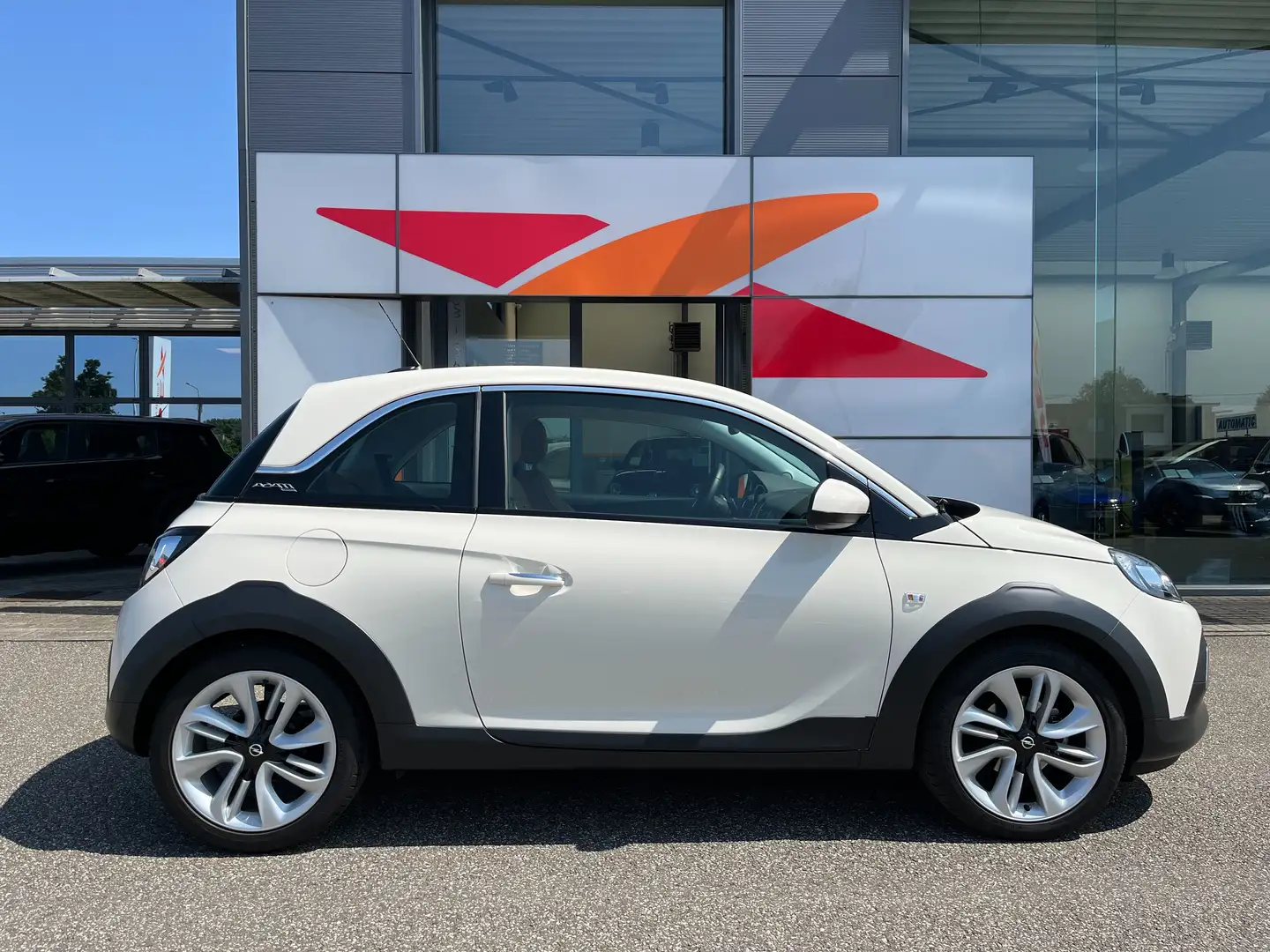 Opel Adam Rocks 1.2i met navigatie. Beige - 2