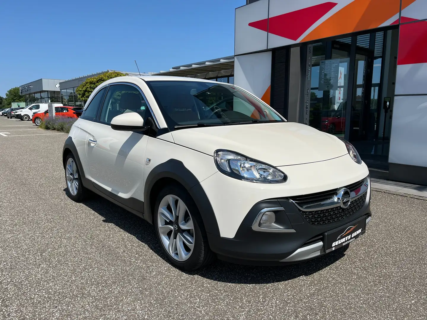 Opel Adam Rocks 1.2i met navigatie. Beige - 1