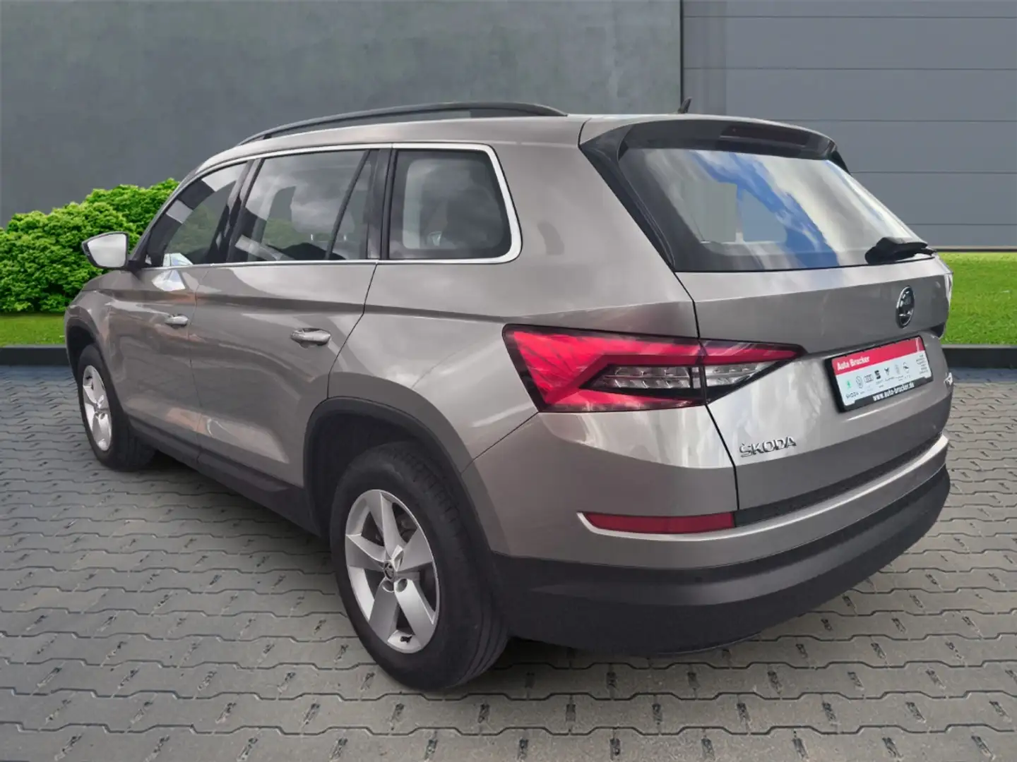 Skoda Kodiaq Ambition 4x4 2.0 TDI+Alufelgen+Anhängerkupplung+PD Beige - 2