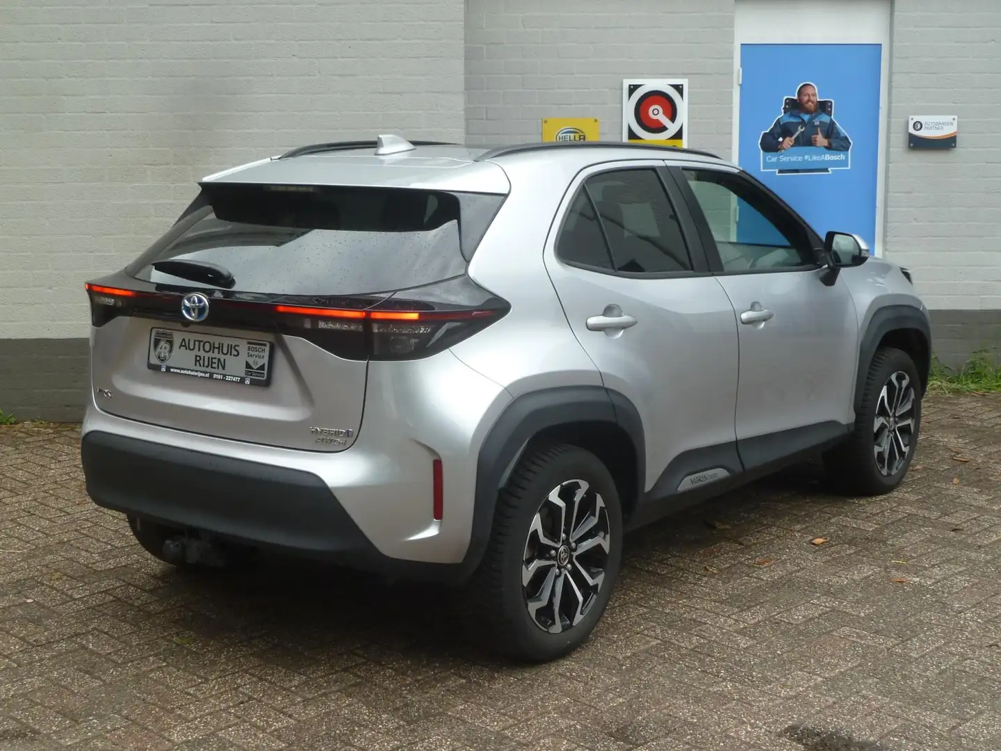 Toyota Yaris Cross 1.5 Hybrid AWD|Panodak|Head-Up|Keyless-Entry|Trekh Grijs - 2