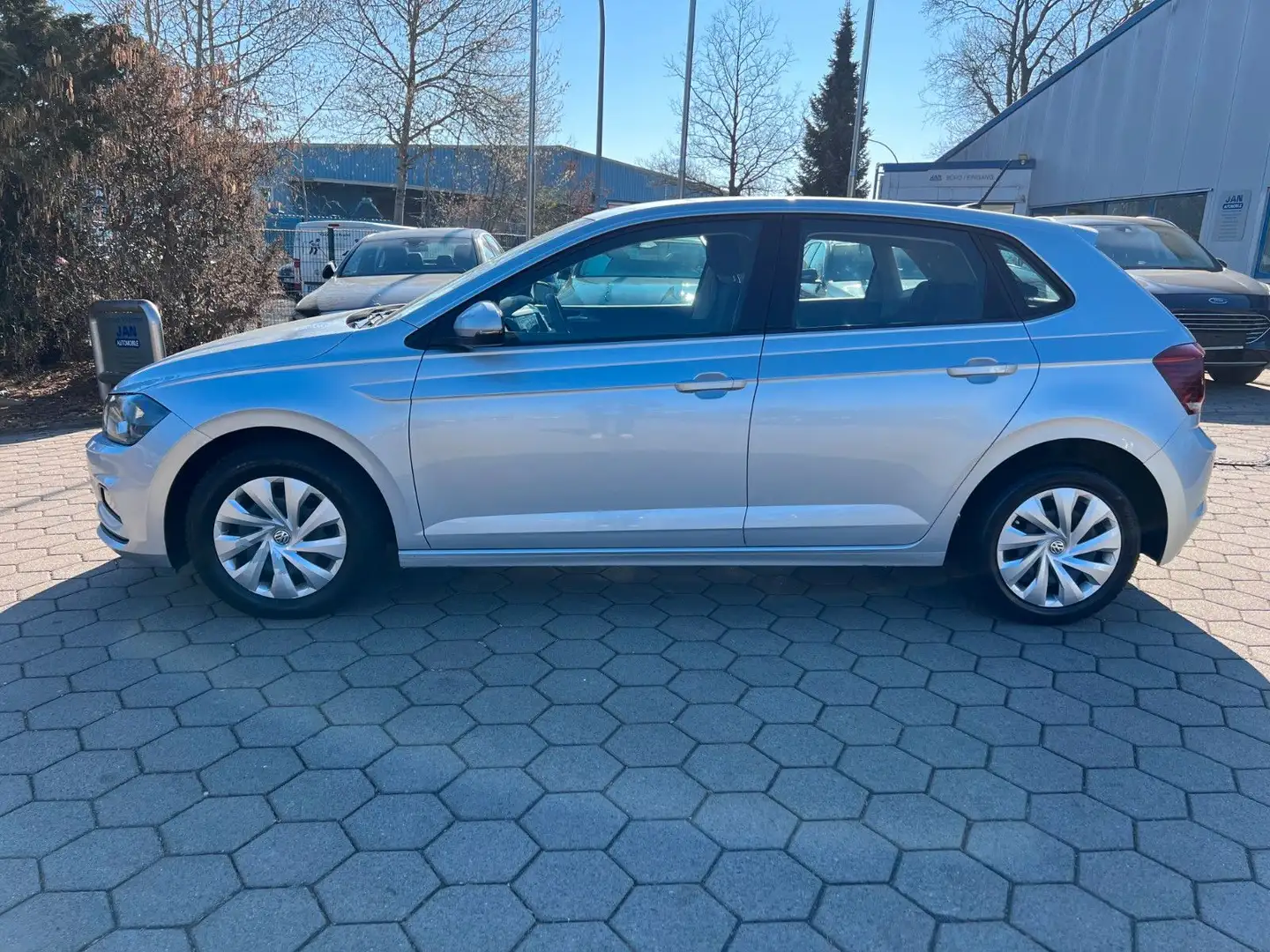 Volkswagen Polo VI Comfortline PDC Navi Totwinkelass. Silber - 2