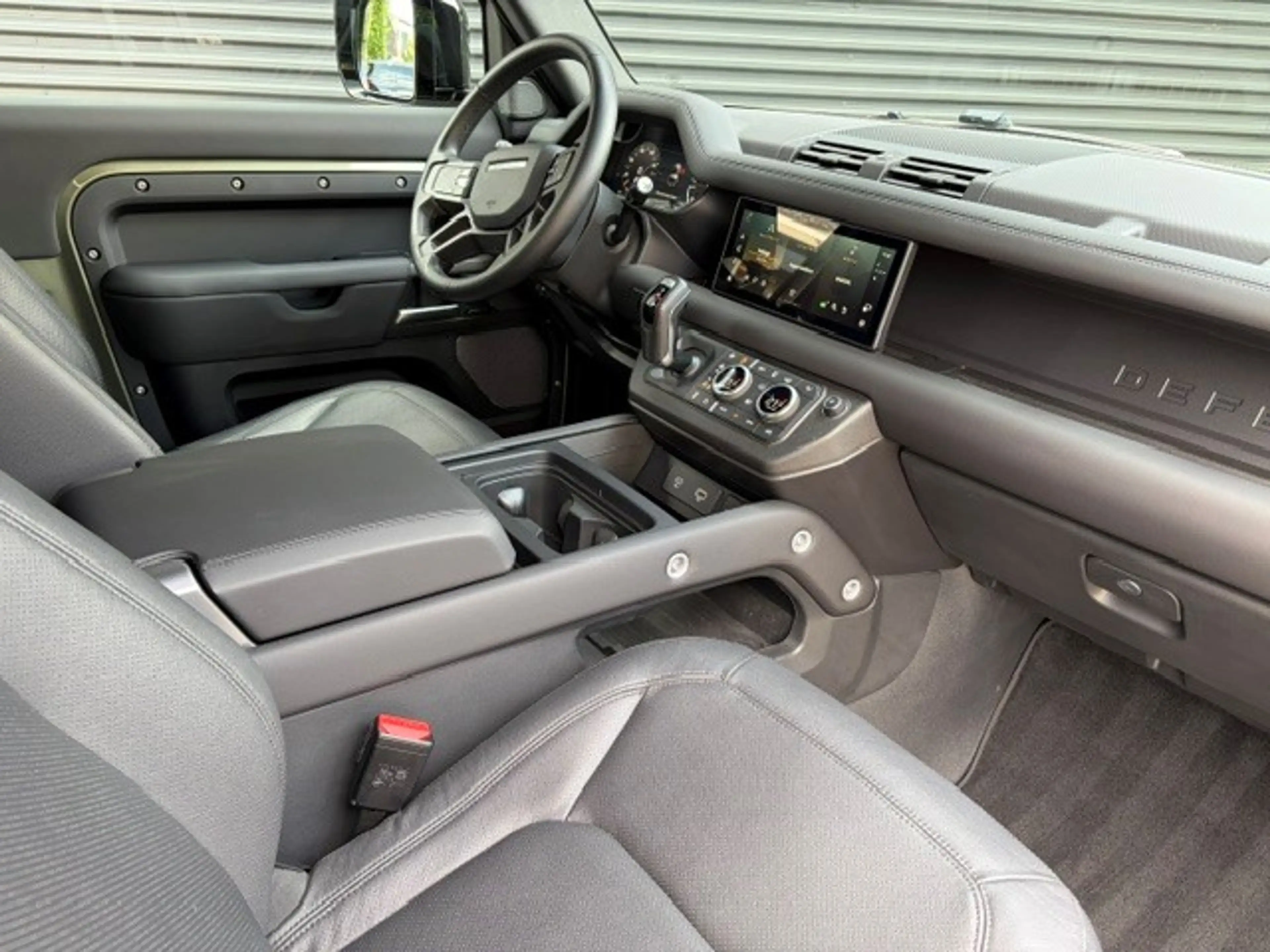 Land Rover Defender 3.0 D200 90 SE | Laag Schot | | Commercial | Wrap — photo 9