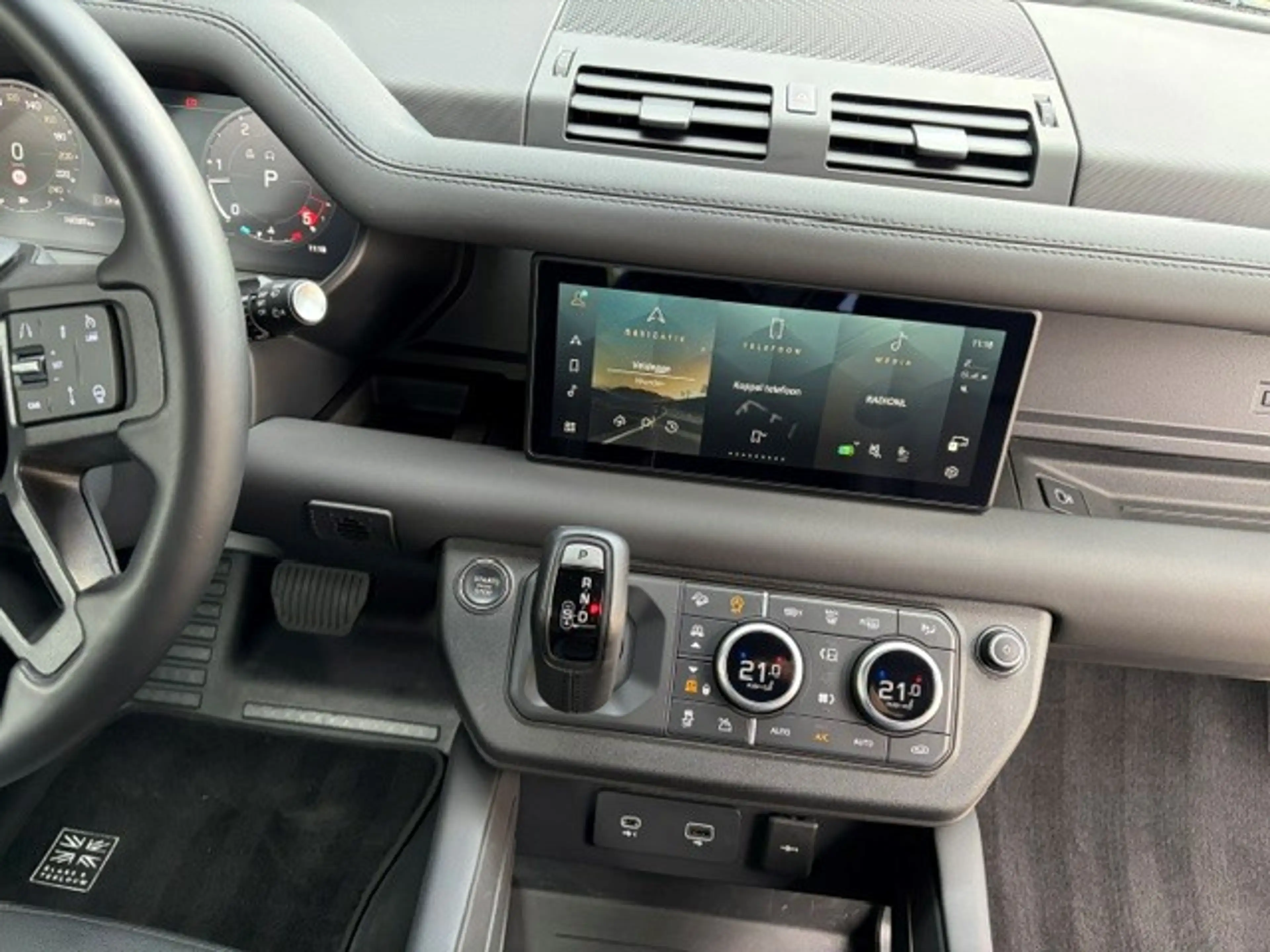 Land Rover Defender 3.0 D200 90 SE | Laag Schot | | Commercial | Wrap — photo 10