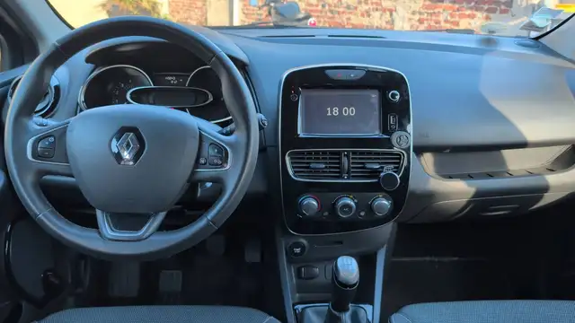 Renault Clio view 11