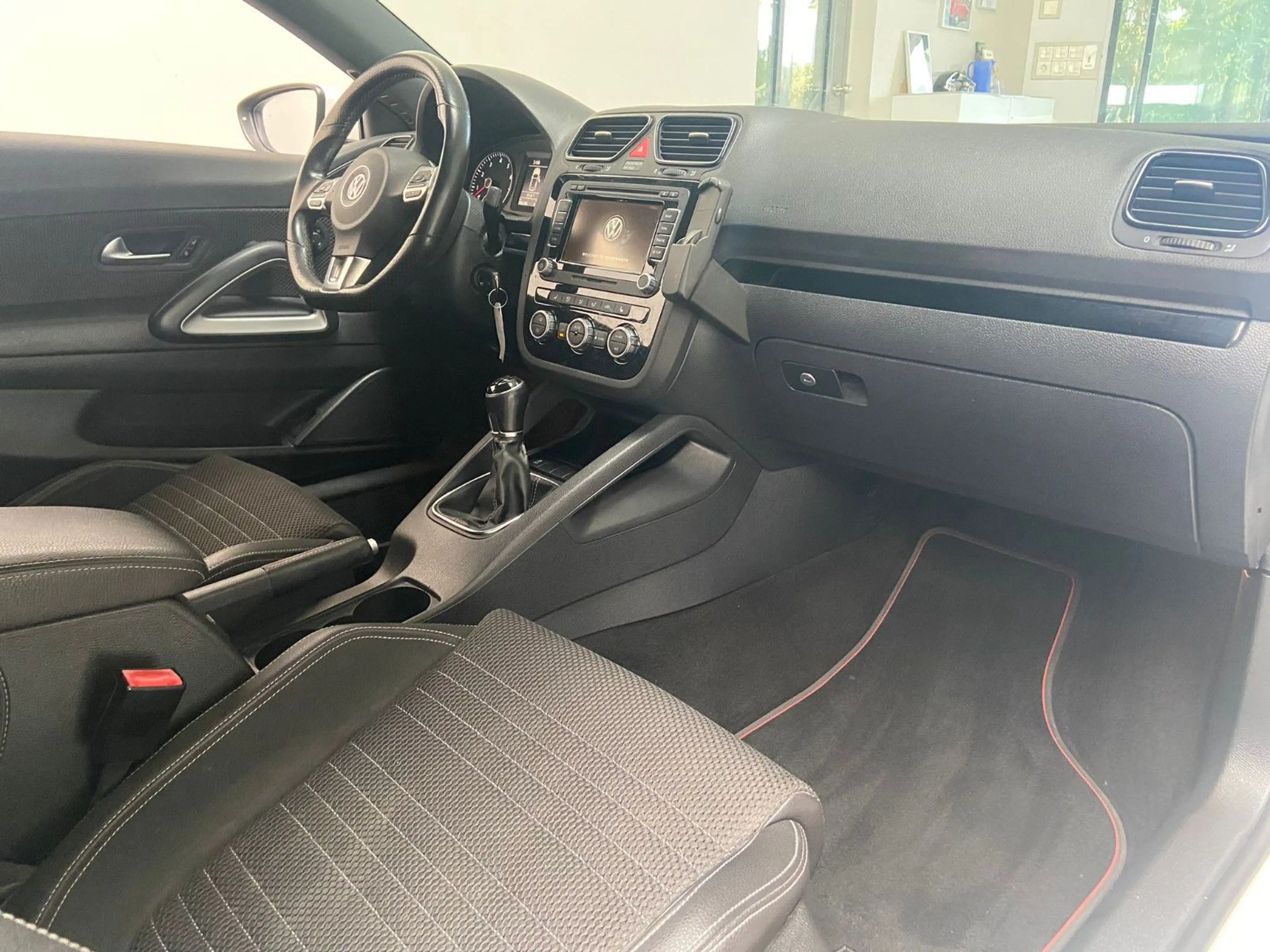 Volkswagen Scirocco 2.0 TSI Bi-Xen Navi TEC-Felgen SHZ PDC — photo 11