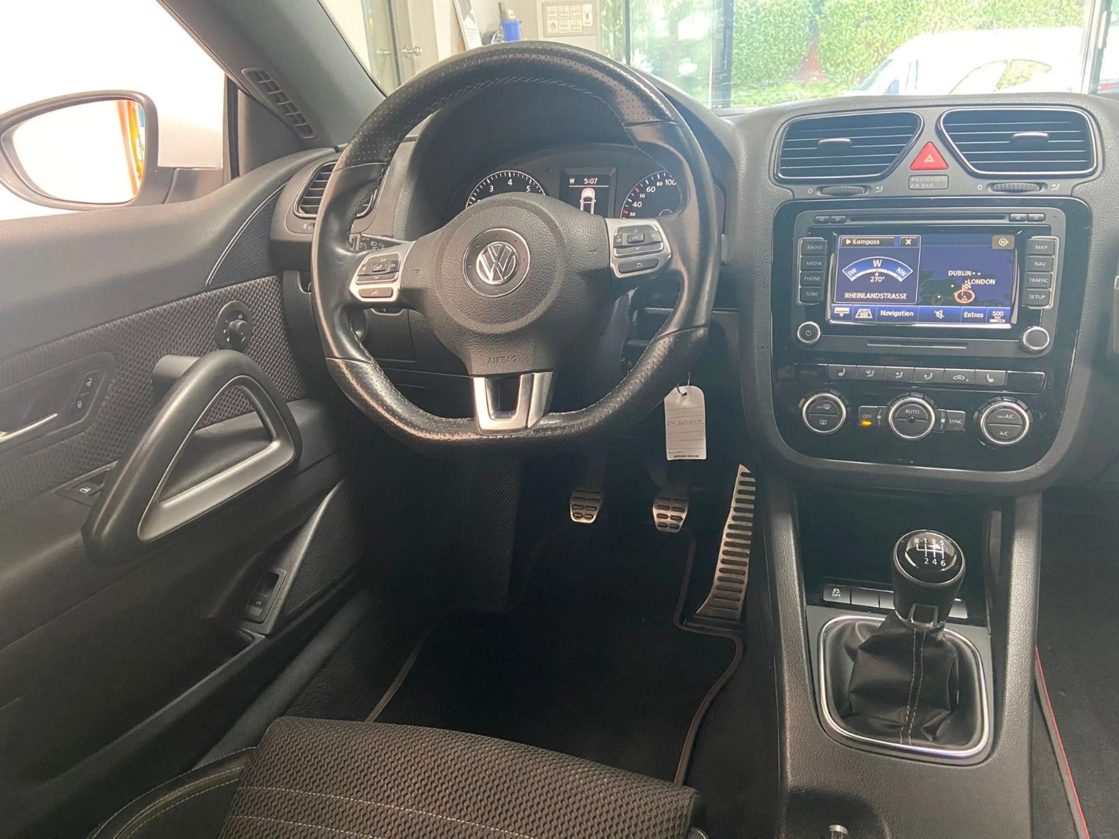 Volkswagen Scirocco 2.0 TSI Bi-Xen Navi TEC-Felgen SHZ PDC — photo 13