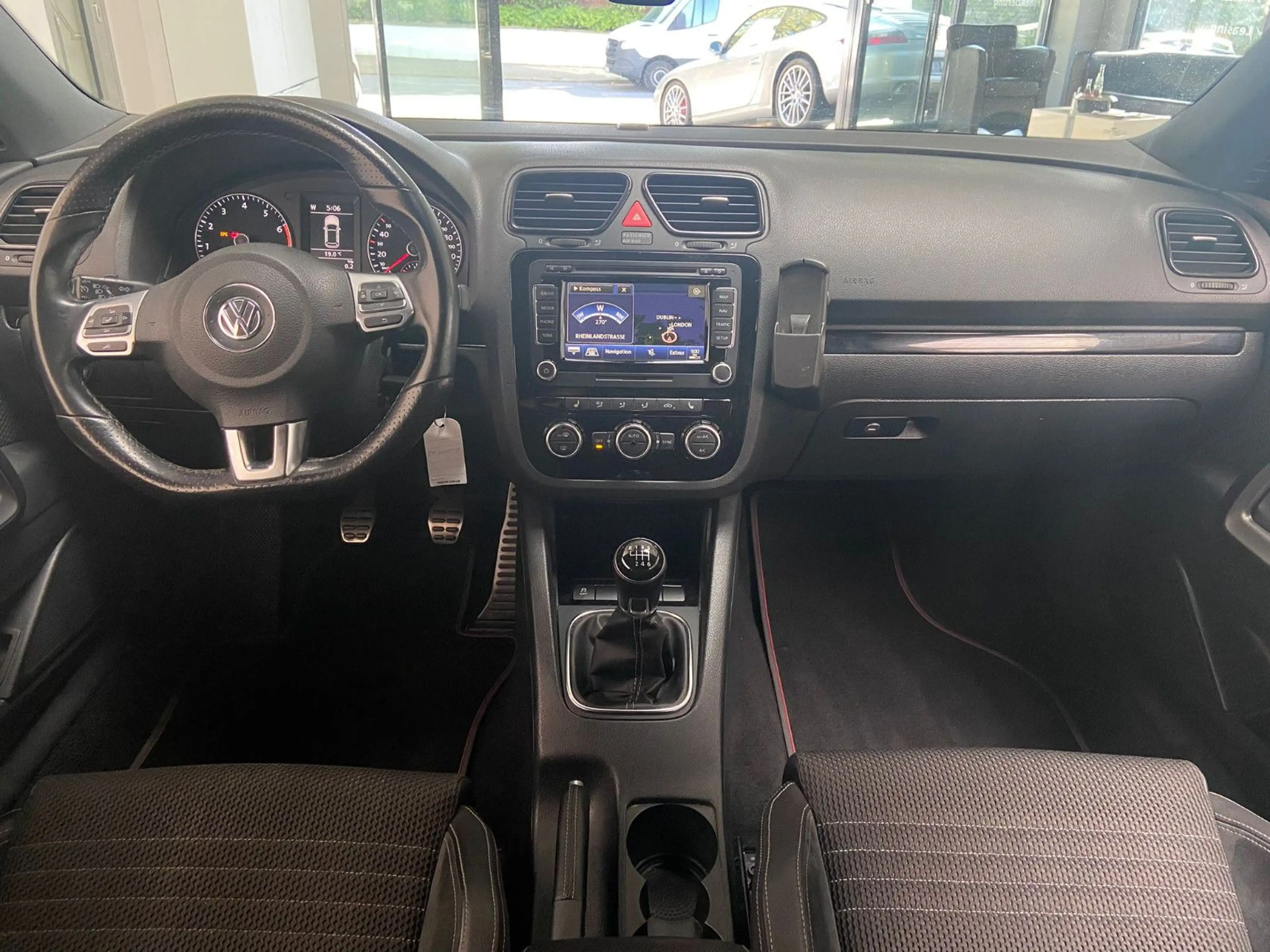 Volkswagen Scirocco 2.0 TSI Bi-Xen Navi TEC-Felgen SHZ PDC — photo 12