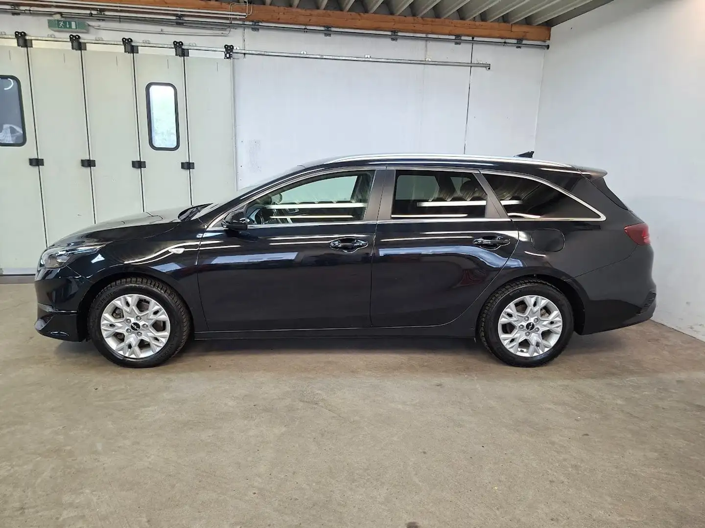Kia Ceed SW / cee'd SW ceed SW 1,6 CRDi SCR ISG Silber 48V DCT Silber Schwarz - 2