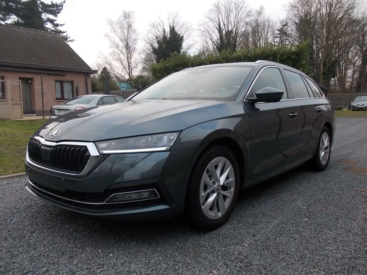 Skoda Octavia SW TSI Ambition Launch Edition  NAVI-CARPLAY-LANE Gris - 1