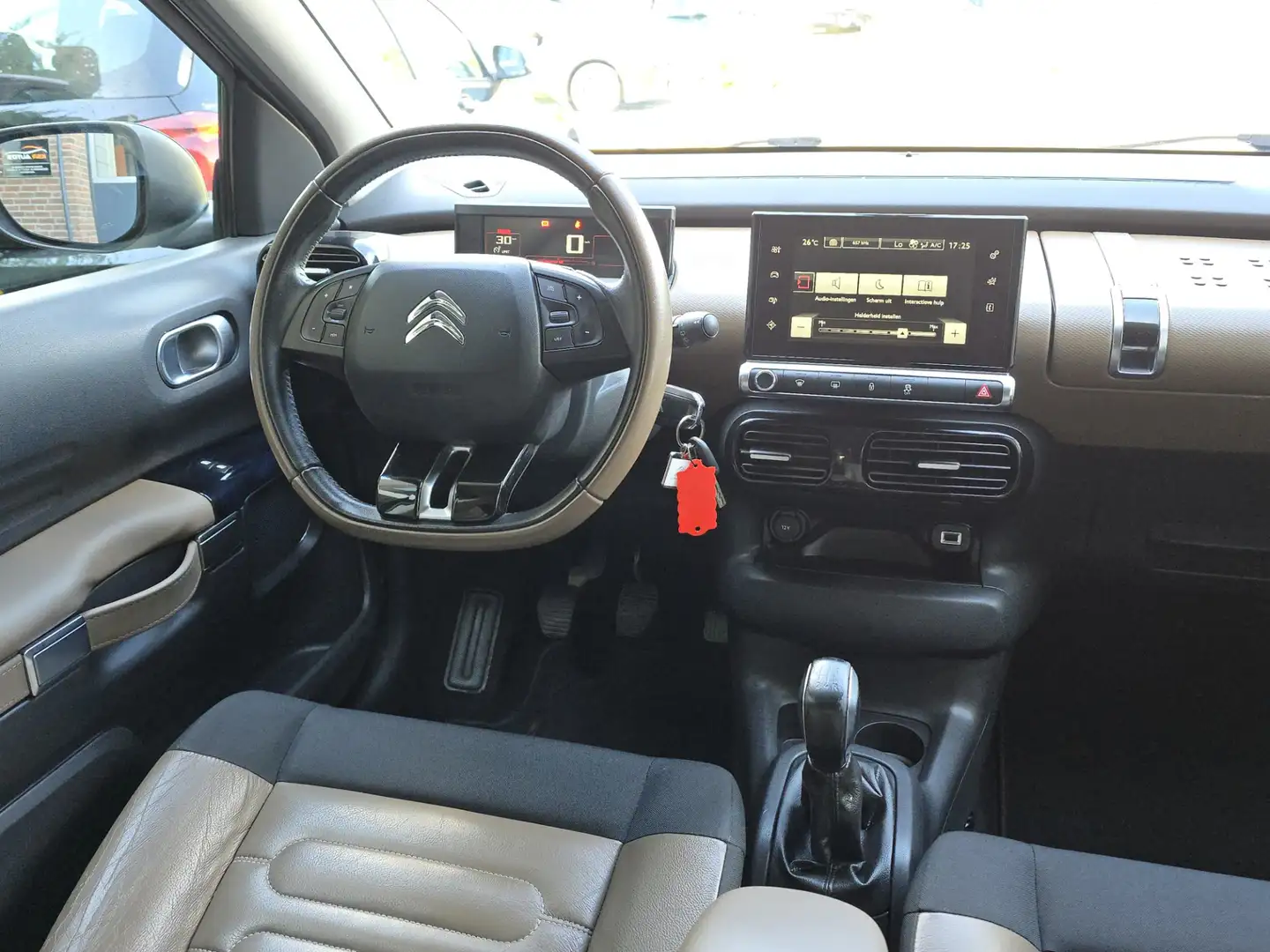 Citroen C4 Cactus 1.2 PureTech Shine Nap |Leer |Cruise |Navi Zwart - 2