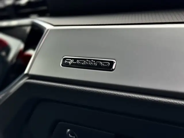 Audi Q3 view 14