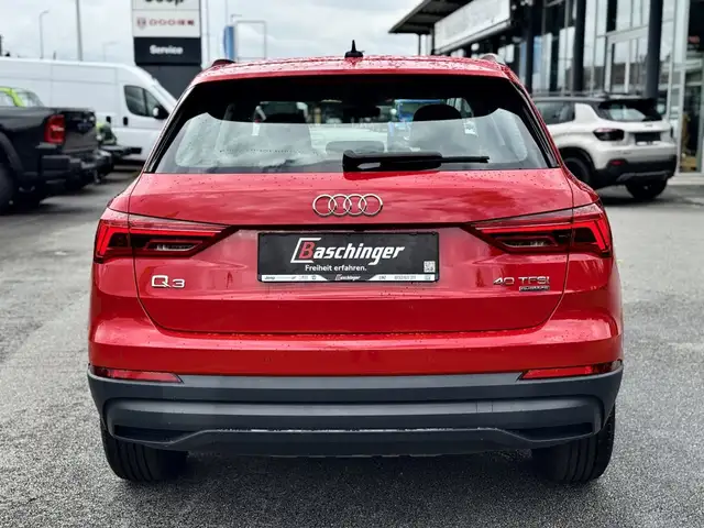 Audi Q3 view 5